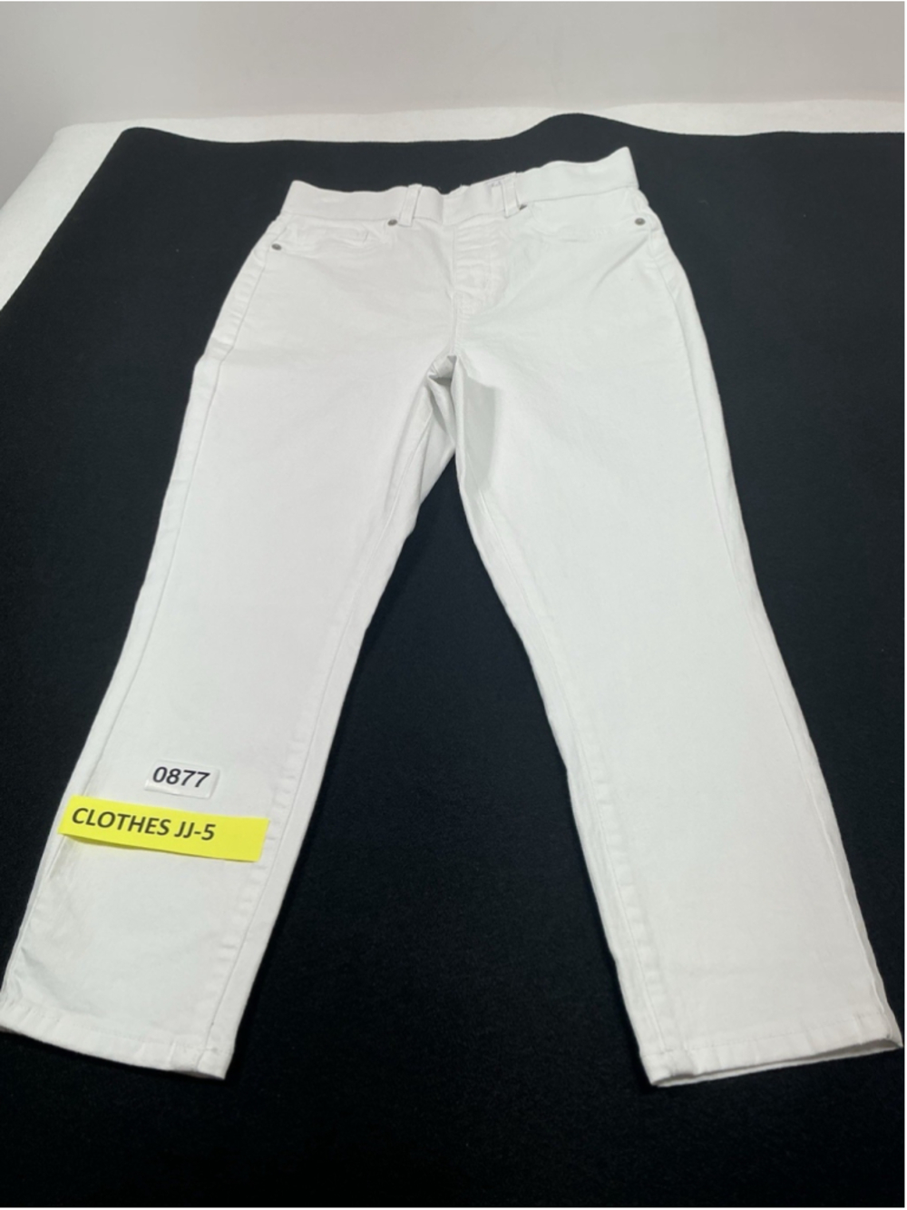 Woman’s Time and Tru High Rise White Jegging Capri Stretch 5-Pocket Size S